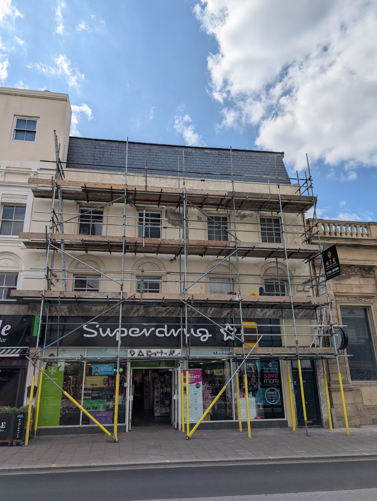 HTK access scaffold on an occupied property for external maintenance