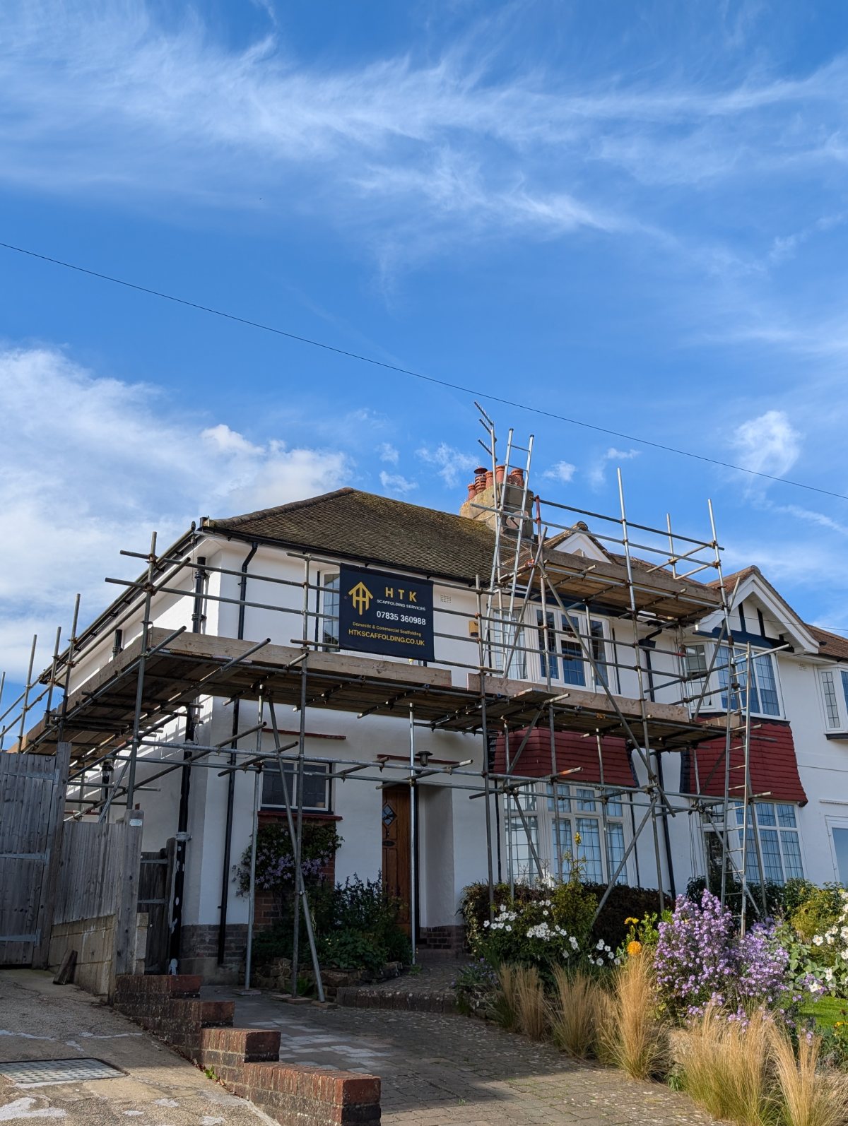 HTK residential scaffold wrapped around a detached Sussex home